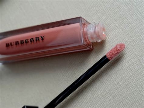 reviews of No. 21 Cameo Nude, a Burberry Burberry Kisses Gloss